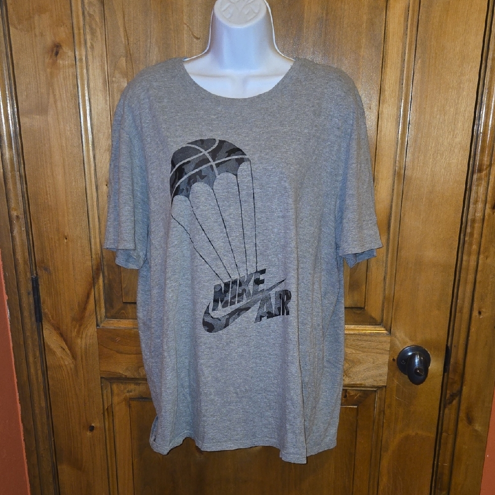 Nike Air Gray T-Shirt with Graphic Design
